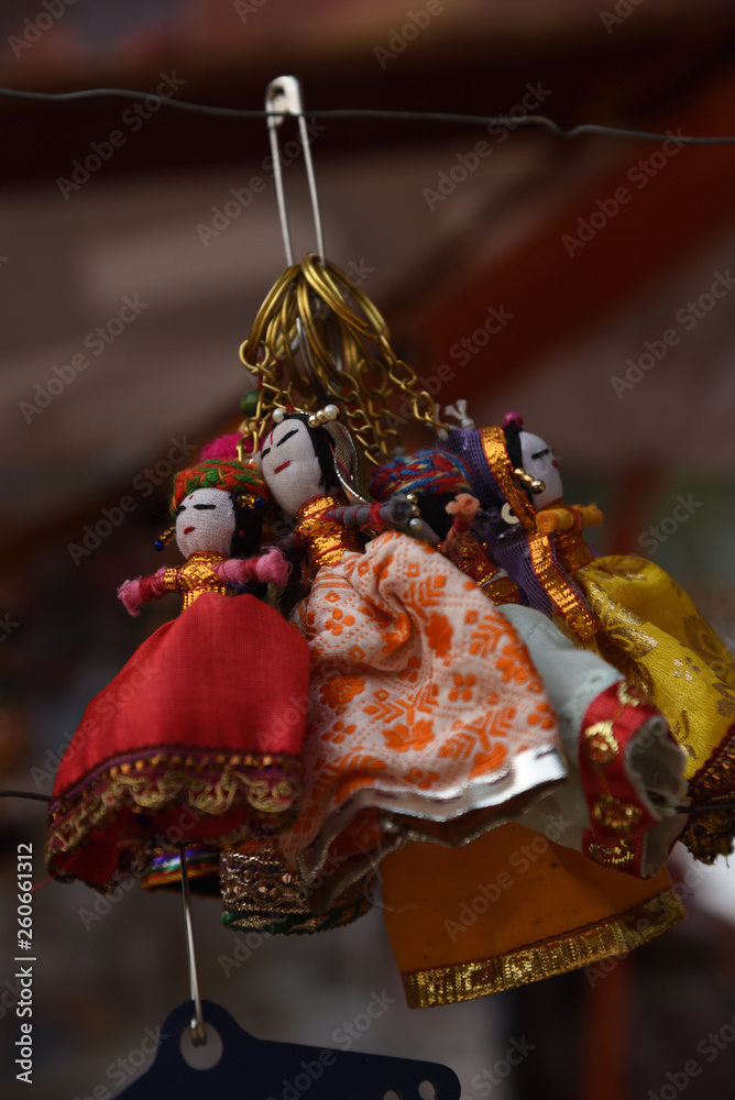 Fototapeta premium dolls shape key rings at the market shop 