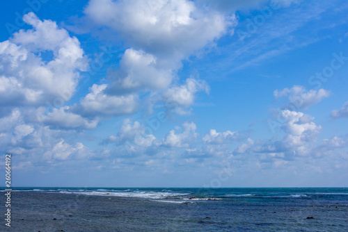 日本海の荒波 秋田県 男鹿半島 青空