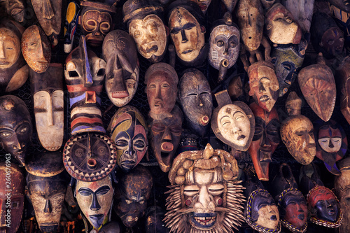 masque ethnique africain décoratif photo