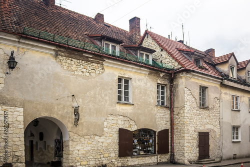 Fototapeta Naklejka Na Ścianę i Meble -  Old stone houses on the market square. The walls are made of limestone. Kazimierz Dolny is a medieval city over the Vistula.