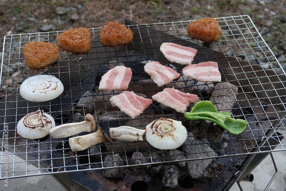 バーベキューの焼肉と焼きおにぎり Stock Photo Adobe Stock