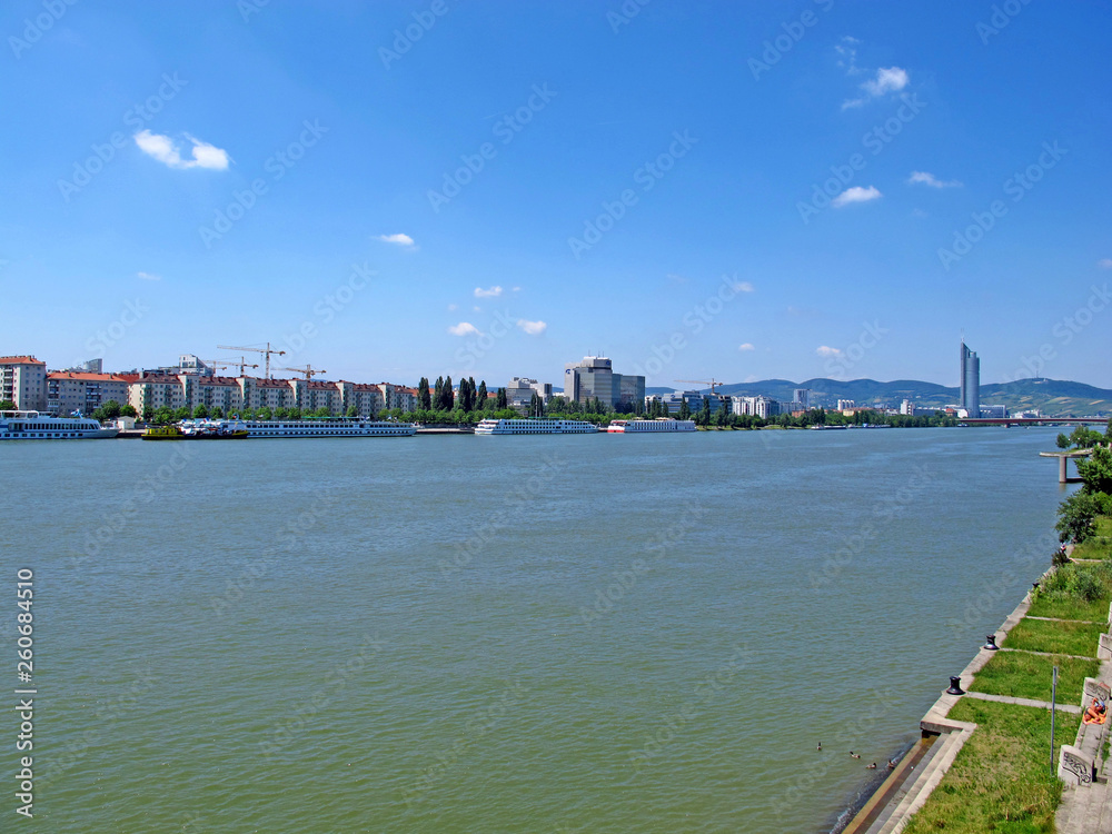 Obraz premium Danube, Vienna, Austria