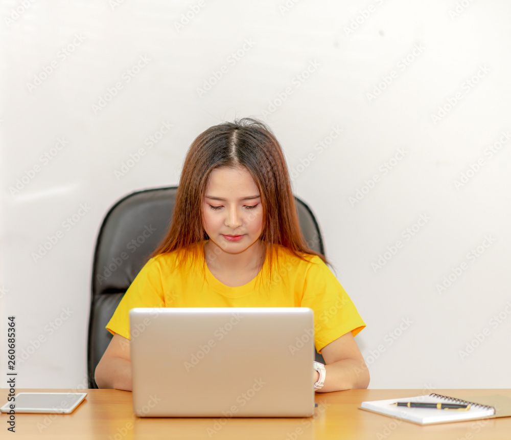 Female businessmen who use laptops and computers in the office Female businessmen who use laptops and computers in the office