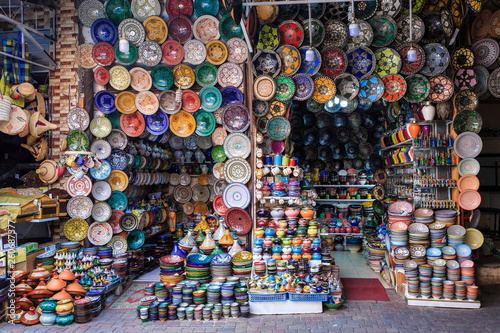dans le grand bazar de marrakech, perdu dans le souk © tunach17