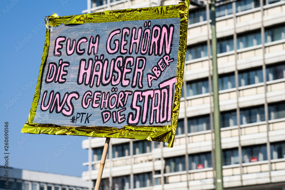 Obraz premium Euch gehörn die Häuser, aber uns gehört die Stadt.