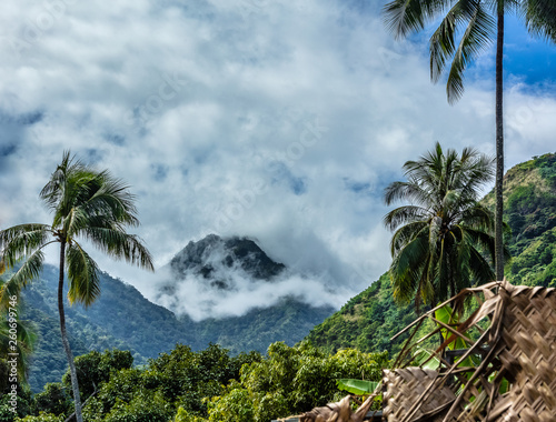 montagne de Paea a Tahiti photo