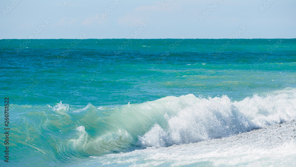 Obraz premium Seascape with waves and clear sky.