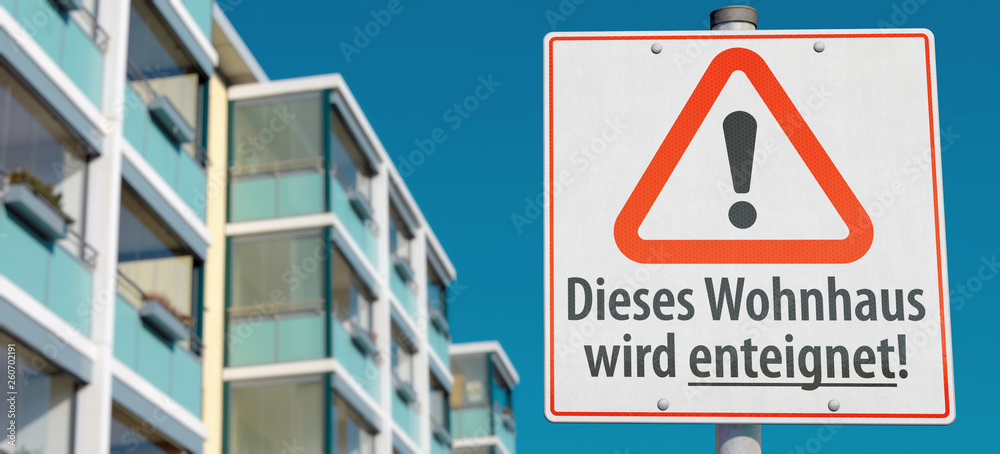 Schild: Dieses Wohnhaus wird enteignet! Schild: Dieses Wohnhaus wird enteignet!