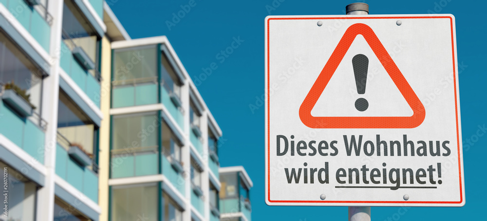 Schild: Dieses Wohnhaus wird enteignet!