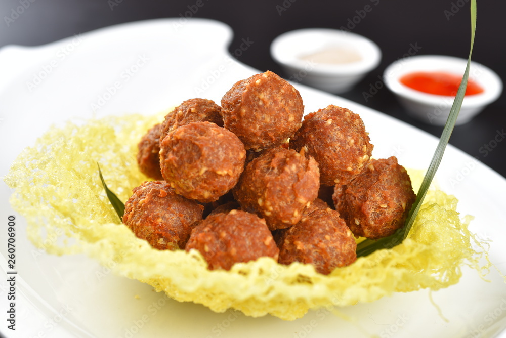 meatballs with tomato sauce and mashed potatoes