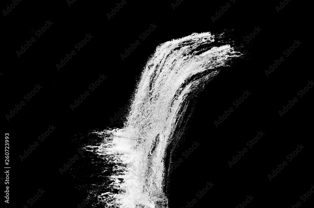 Fototapeta wodospad na białym tle na czarnym tle