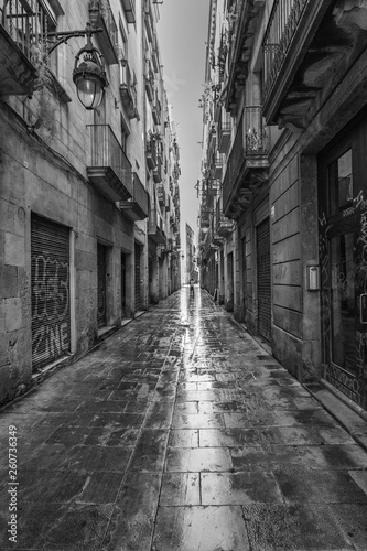 Paseo por el casco antiguo de Barcelona © Joan