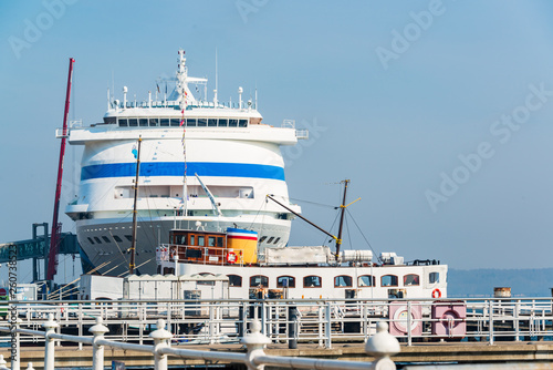 Sonntag, den 7. Apr. 2019 am frühen Vormittag hat die AIDAcara (38.557 BRZ) am Ostseekai fest gemacht. Damit hat das Schiff die Kreuzfahrtsaison in Kiel eröffnet.  © penofoto.de