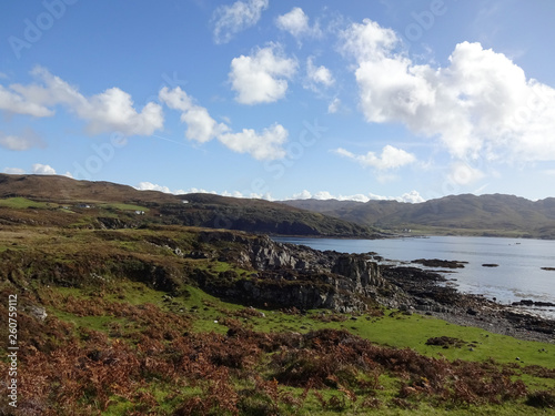 Blick über die Bucht von Tarskavaig in Sleat auf der Isle auf Skye in Schottland