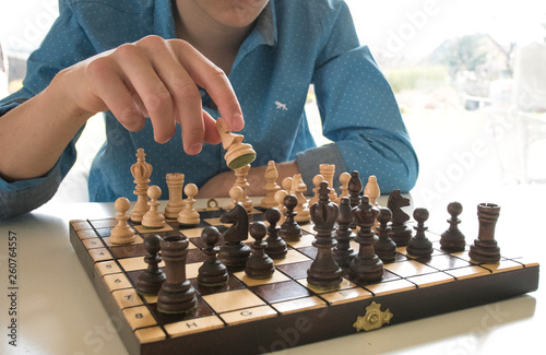 Gra w szachy, rozgrywki szachowe, turniej szachowy, gambit królowej