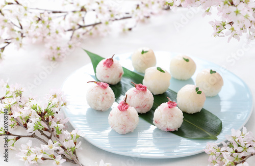真鯛の手まり寿司　桜おにぎり © nana77777