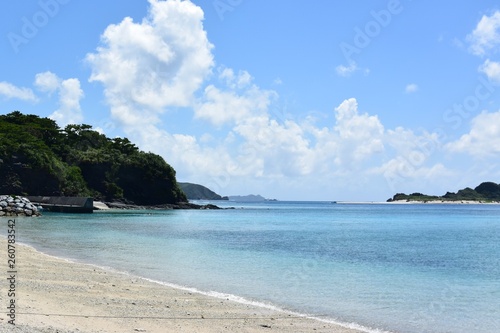 沖縄県座間味島の海岸ビーチ