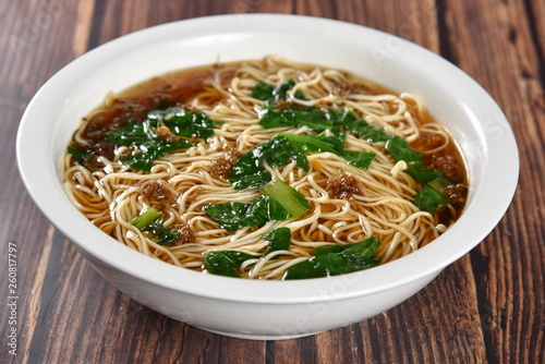 chinese noodles with beef and vegetables