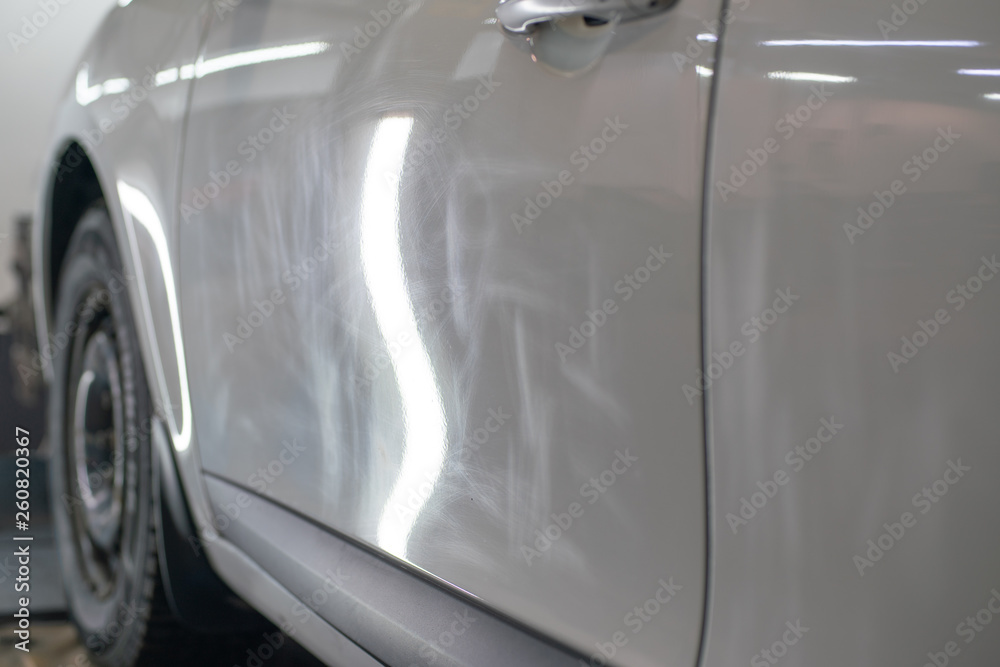 Damage to the car paintwork, as a result of poor-quality washing. Scratches from the sand on the surface of the car. The car needs polishing