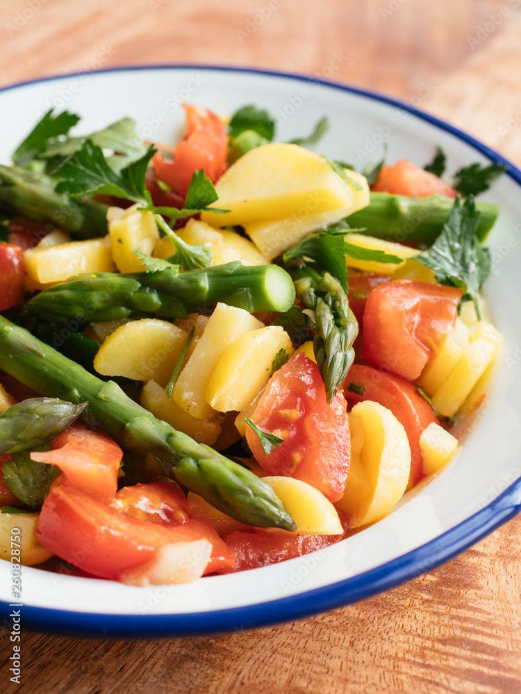 Potato Salad with Asparagus and Tomatoes