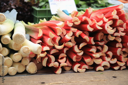 Biogemüse auf dem Wochenmarkt photo