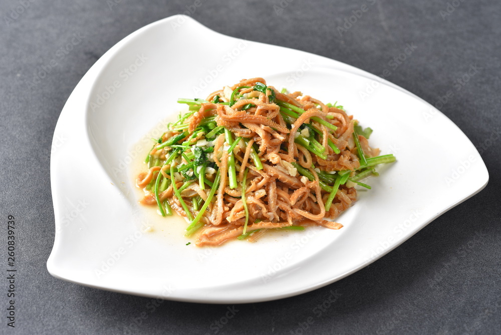 pasta with pesto sauce and basil