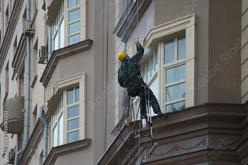 Wallpaper Mural Industrial Alpinism. Workers wash the windows in the street Torontodigital.ca