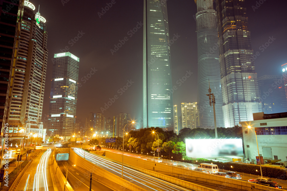 Obraz premium Chinese Shanghai Lujiazui night. See the night on the Chinese Shanghai Lujiazui Bridge