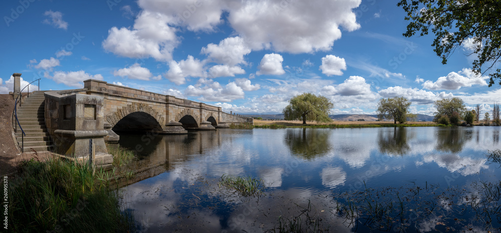 Obraz premium Ross Bridge, Ross, Tasmania, Panorama