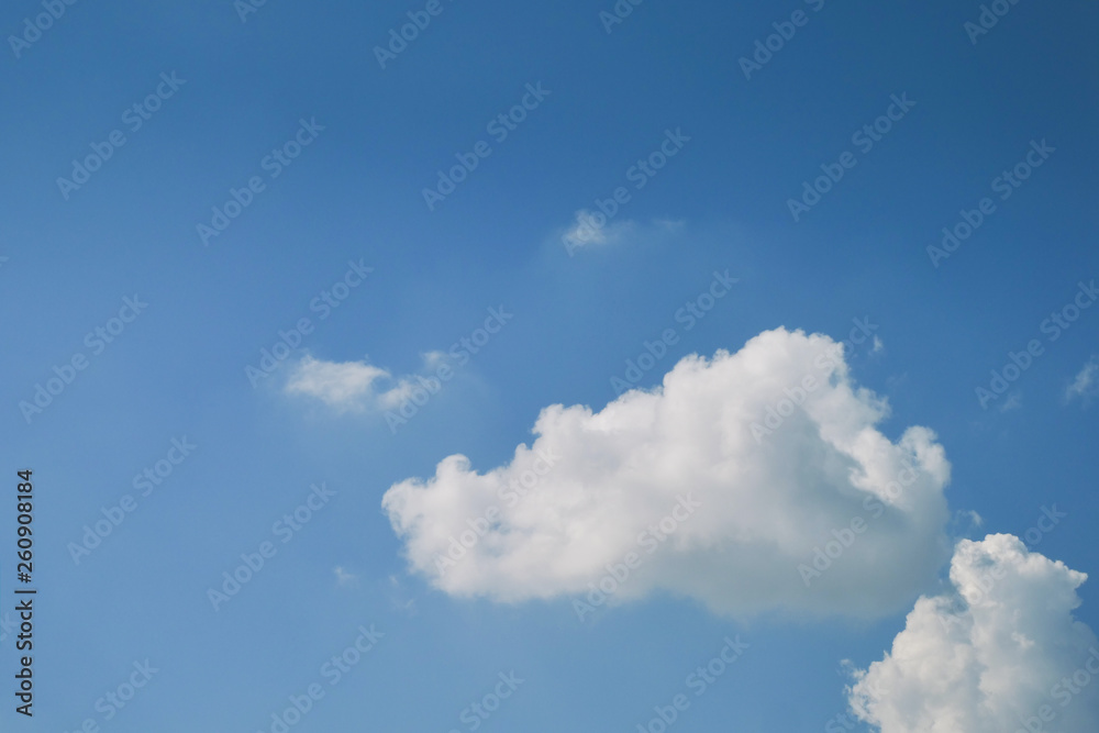 Fototapeta premium fluffy white cloud on clear blue sky