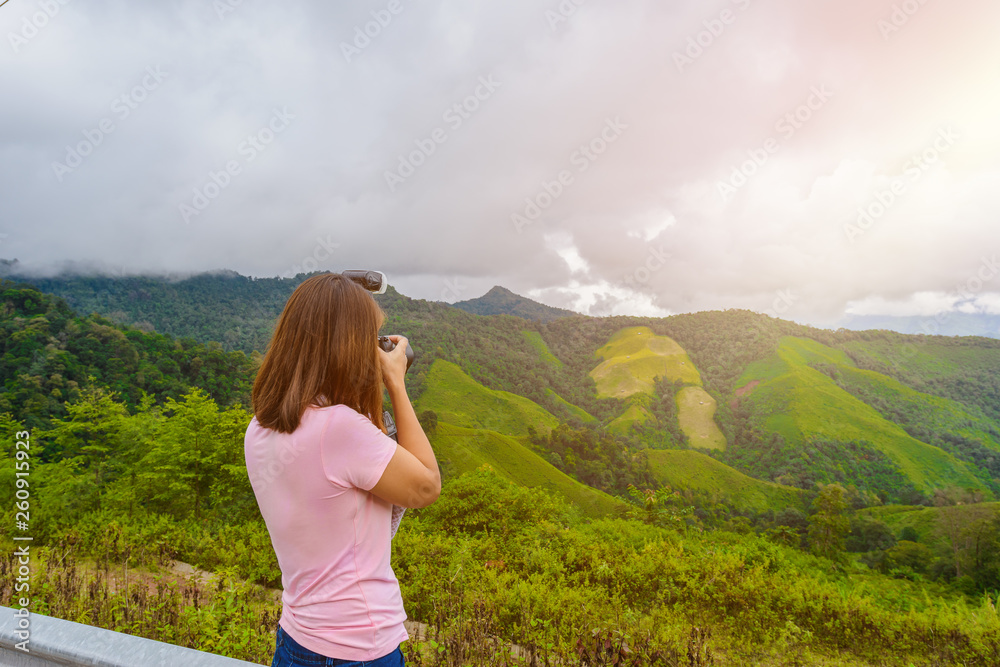 Women photographers are shooting landscapes Women photographers are shooting landscapes