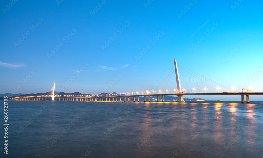 Obraz premium bridge over the sea