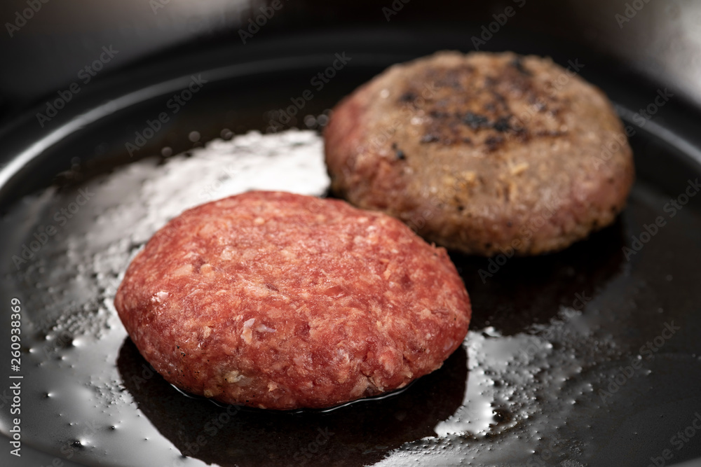 ハンバーグを焼く
