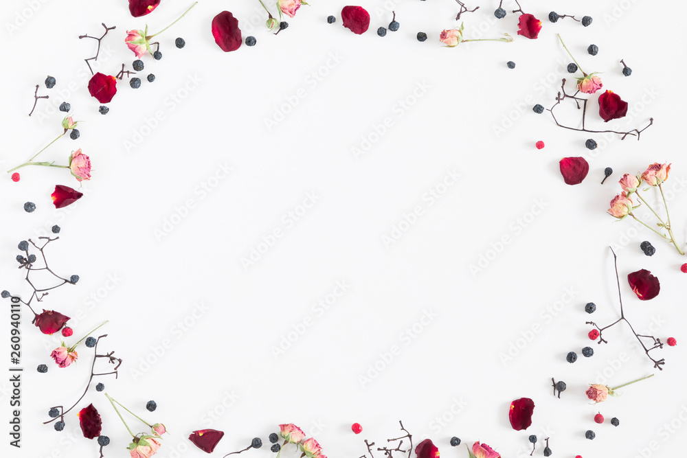 Obraz premium Autumn creative, modern composition. Frame made of berries, dry roses, petals on white background. Autumn, fall elegant concept. Flat lay, top view, copy space 