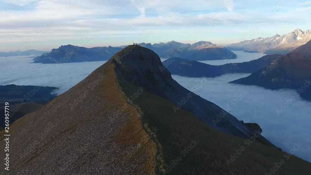 Le Mont Joly au dessus de la mer de nuage vue par drone