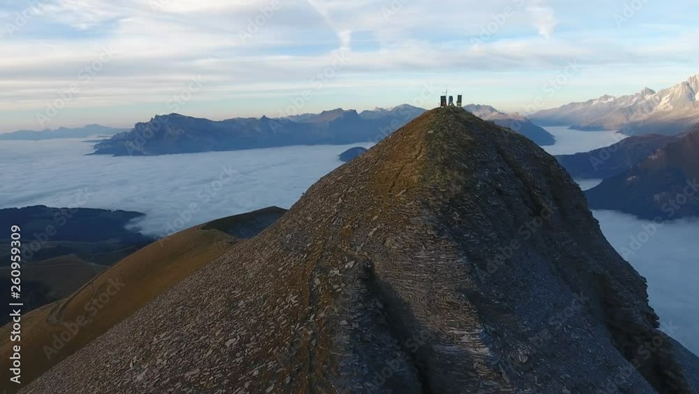 Le Mont Joly au dessus de la mer de nuage vue par drone