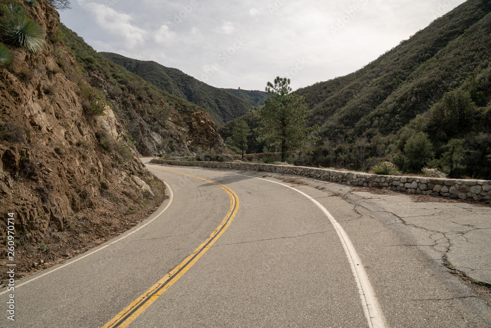 Fototapeta premium Empty road in southern california