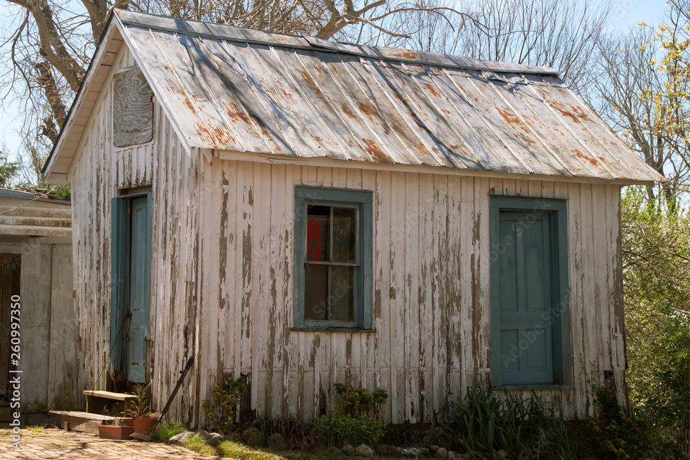 Obraz premium Weathered Shed