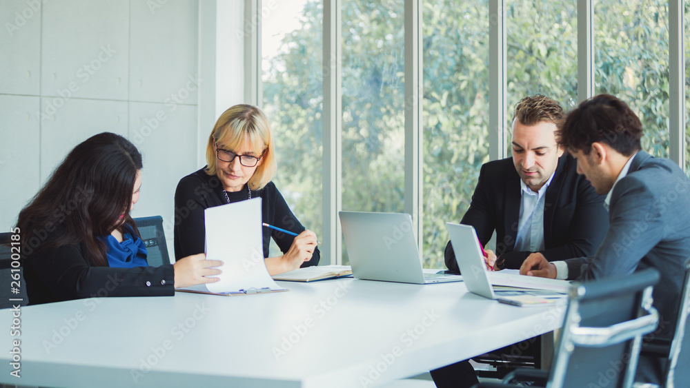 Obraz premium Business team working at modern office