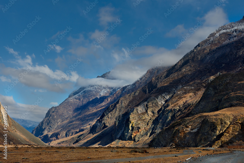 Fototapeta premium Lifeless spring in the Altai mountains. Russia. Mountain Altai. The valley of the Chulyshman river flows into Teletskoye lake.