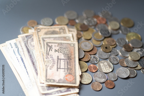 外国貨幣（小銭）と日本通貨（旧札）