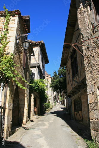 street in saint-cirq-la-popie  france 