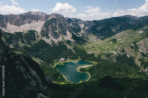 a beautiful lake between the mountains