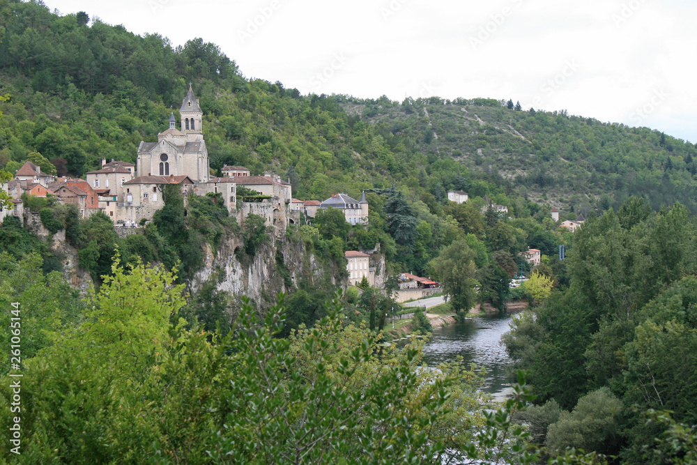 the city of albas and the river lot (france)