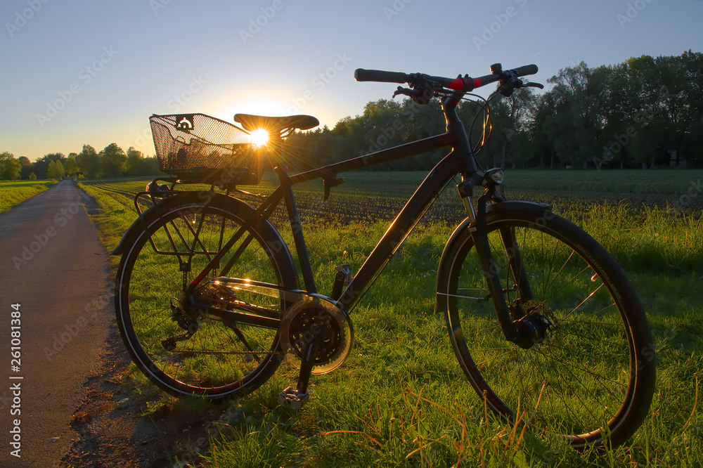 Fahrradtour im Sonnenuntergang
