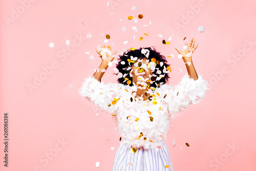 Fotografia Confetti throw- celebrate success and happiness