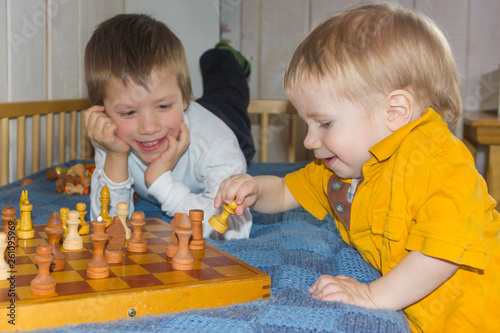 Children play chess. The development of logic, logical thinking. Boys and chess.