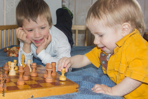 Children play chess. The development of logic, logical thinking. Boys and chess.