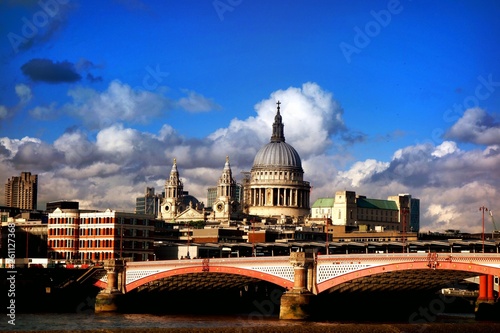 Fototapeta Naklejka Na Ścianę i Meble -  Iconic view of London skyline in summer, St Pauls cathedral, classic urban architecture, Thames river view