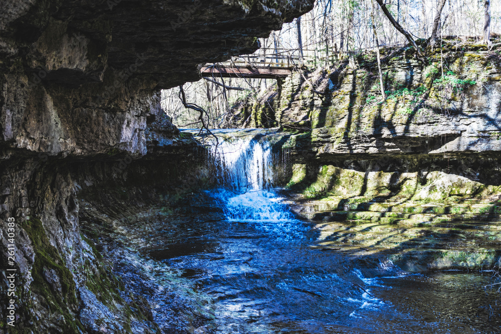 Fototapeta premium Glenn Helen park waterfall